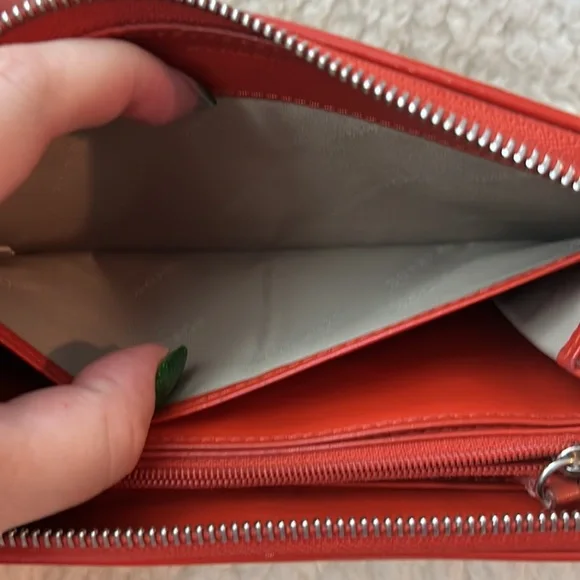 Burberry Long Zippered Checkered Wallet with Patent Leather - Picture 9 of 13